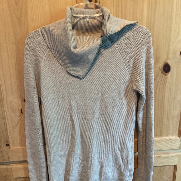 LAST CHANCE! White House Black Market Tan Turtleneck Sweater - Picture 1 of 7